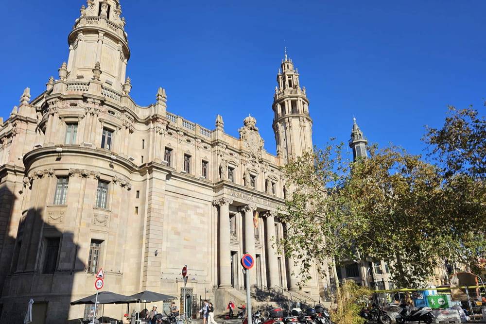 Town Hall Meetings: What They Are and How To Run One Successfully